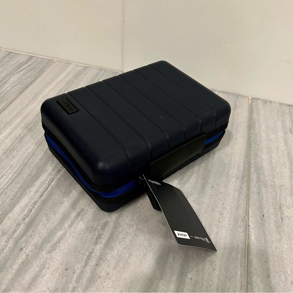 United Polaris Flight Away Travel Toiletry Amenities Kit - Picture 8 of 13